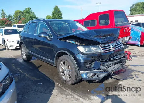 2015 Volkswagen Touareg Tdi Lux z USA, uszkodzony, nr VIN WVGEP9BP5FD006664
